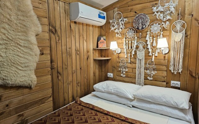 Lemon Joe Hotel