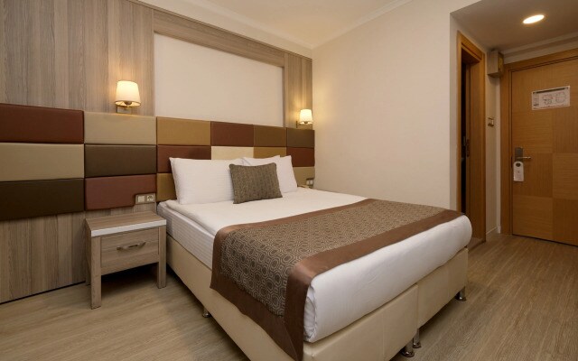 Pera Arya Hotel
