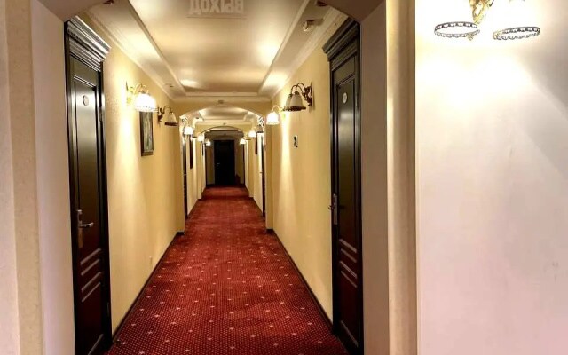 Отель Империал