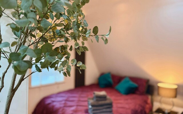 Квартира Damos Living Apartments Deluxe Studio