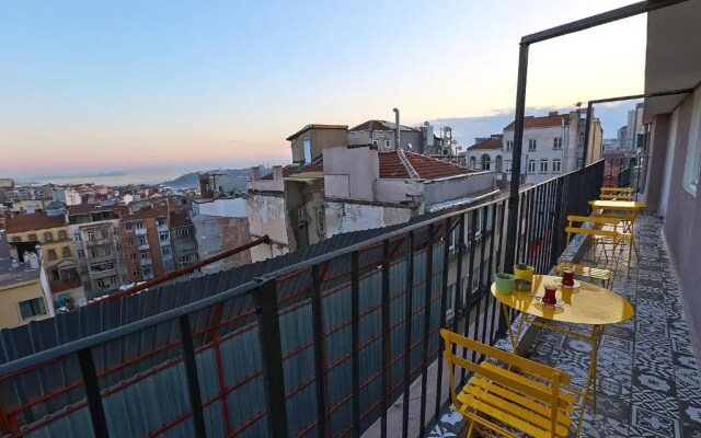 Отель Kamil Bey Suites