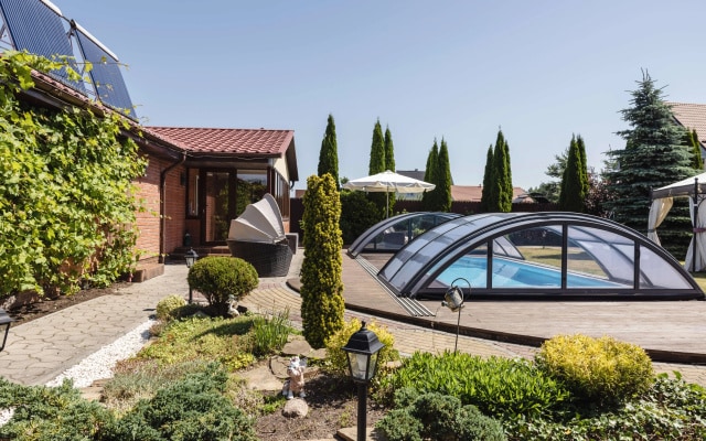 Вилла Malina and Pool
