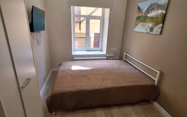 Квартира студия, 12м2,  1\6 эт., Актру