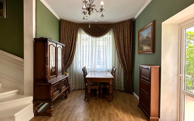Частный дом Таунхаус с зоной отдыха и мангалом у парка