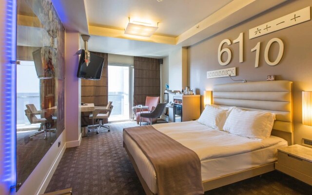 Отель Ramada by Wyndham Istanbul Pera