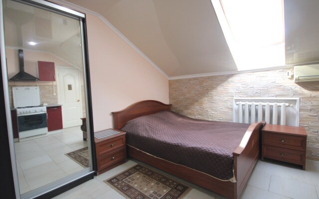 Maksim Guest House