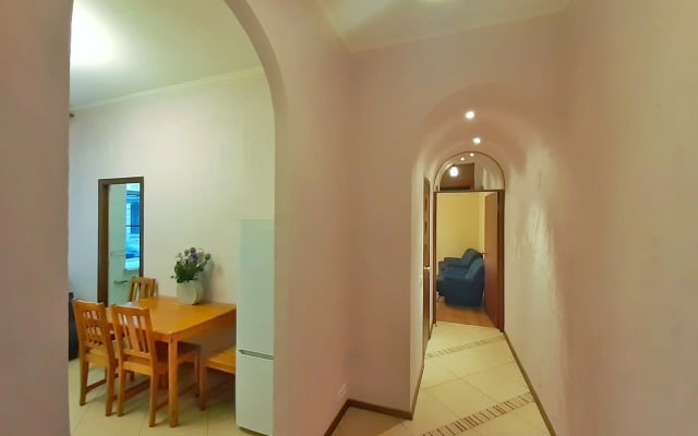 U Tavricheskogo Sada Apartments