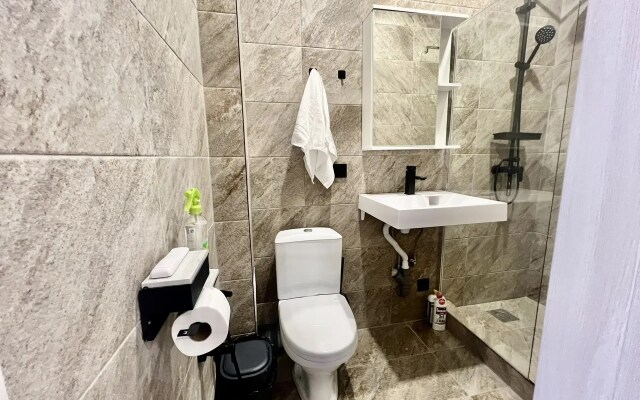 Квартира 22.4м2 в Центре со Своей Зоной Отдыха на Улице