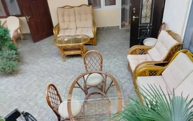 Меблированные комнаты У Ларисы В Вардане