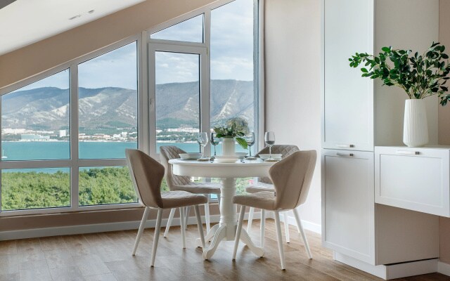 Квартира с Панорамным Видом на Море и Горы от Home Group