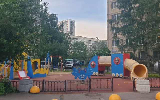 Na Prospekte Nastavnikov 47k1 Lodging House