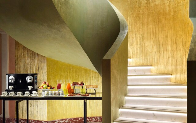 Leon's Place Hotel