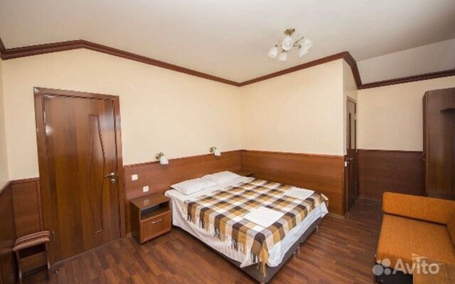 Semeyny Na Trudyaschikhsya 68A Guest House