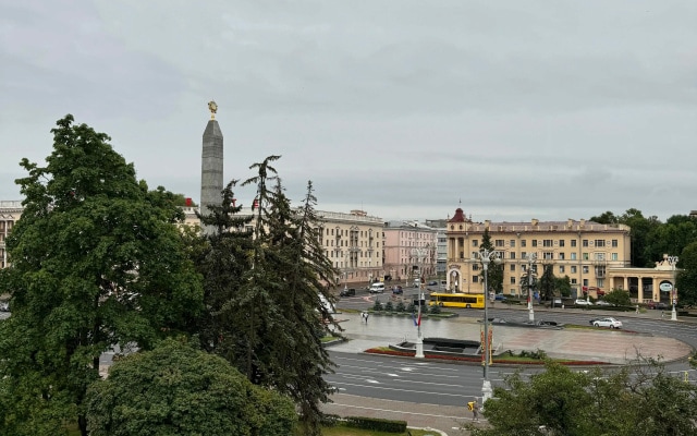 Апартаменты Сталинка в центре, вид на Площадь Победы