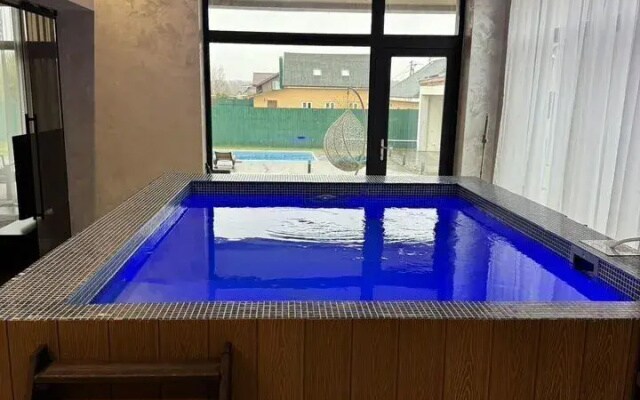 Частный дом в Подмосковье с бассейном и Spa зоной