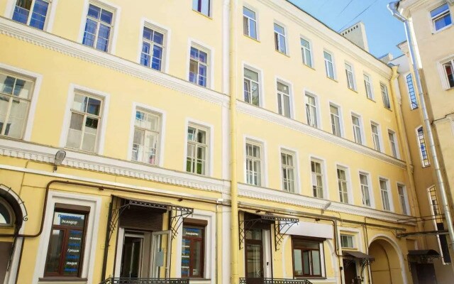 "5 Minutes To Nevskiy" Apartments