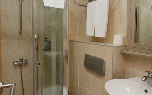Pera Arya Hotel