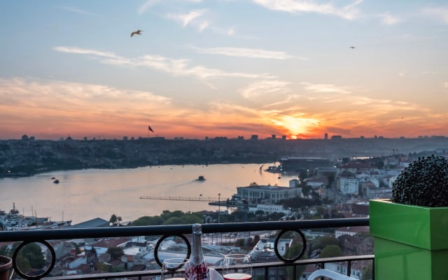 Отель Big Urban Stay Taksim & With Sea View