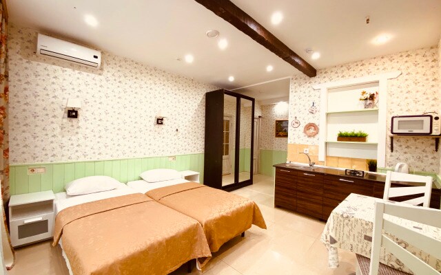 Yanina Apartments