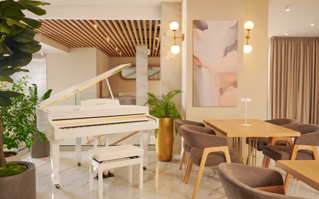 Отель Aura CityHotel