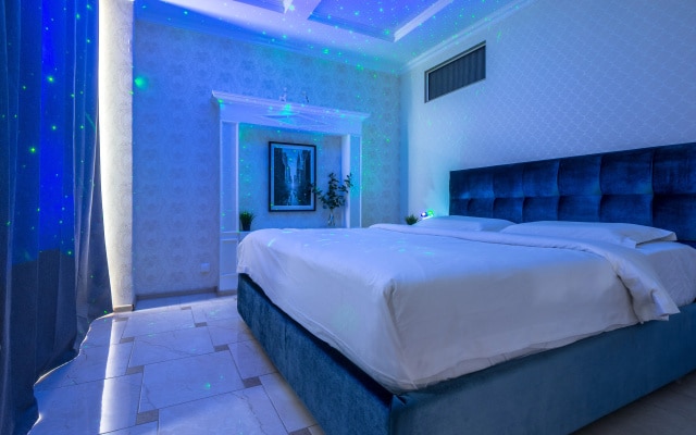 Апартаменты Central nearby Marriott 242