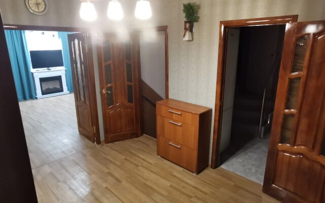 Апартаменты в Частном Доме на Первом Этаже