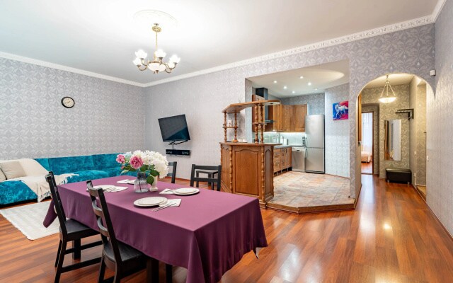 Апартаменты Sergeew Apartments Трехкомнатный Шик на Чехова 11 13
