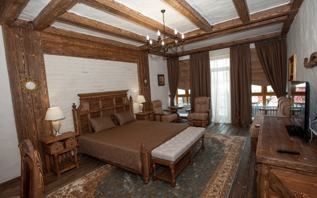 Yakor Fishing-Hunting Hotel