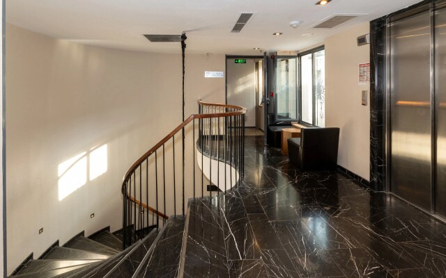 Pera Tulip Hotel