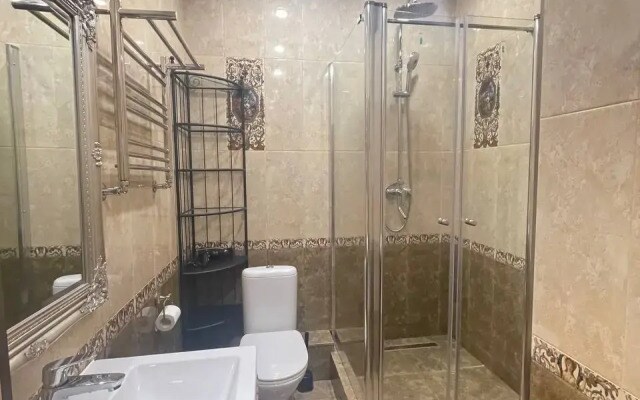 Квартира Шикарная двушка в витринными окнами