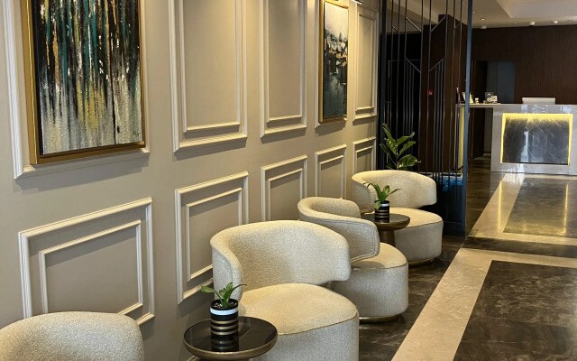 Grand Iska Hotel