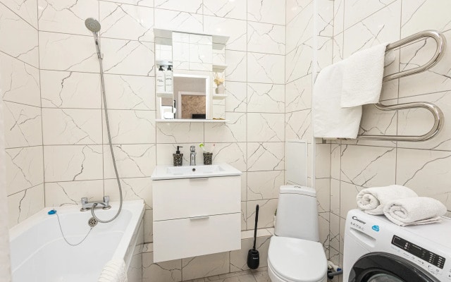 Квартира Сибирь House в новом доме рядом с теннисным кортом и парком