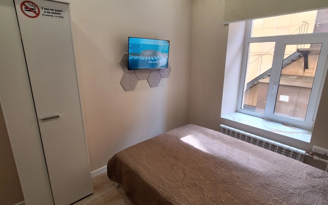 Квартира студия, 12м2,  1\6 эт., Актру