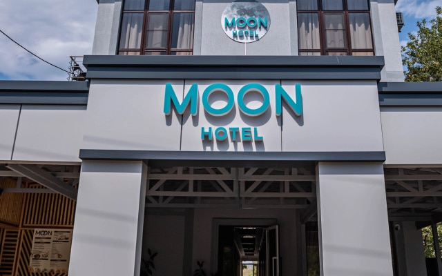 Отель Moon Hotel