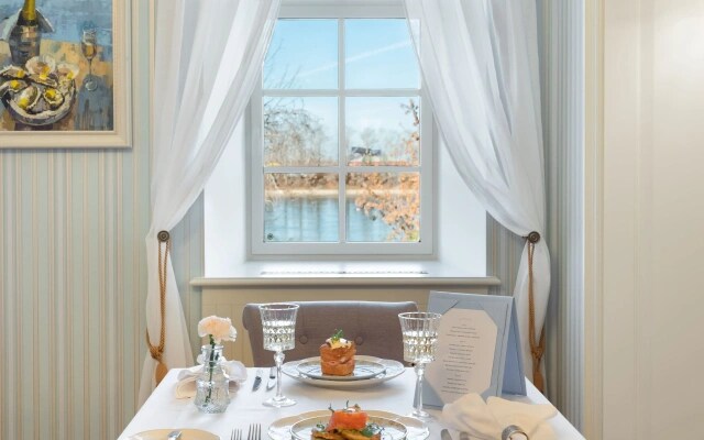 Отель RODINA Grand Hotel & SPA Irkutsk 5*