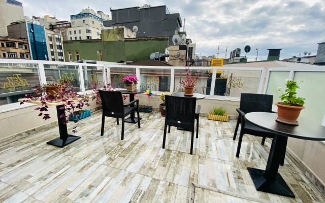 Отель Ten Rooms Istanbul Hotel