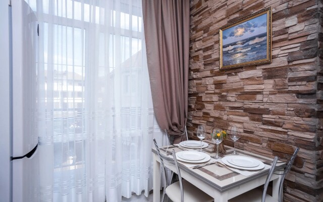 Апартаменты Red Apartments Арт Лайт Сити Апартамент Роллан