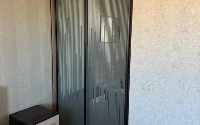 Квартира с Хорошим Ремонтом в Районе ЦУМ