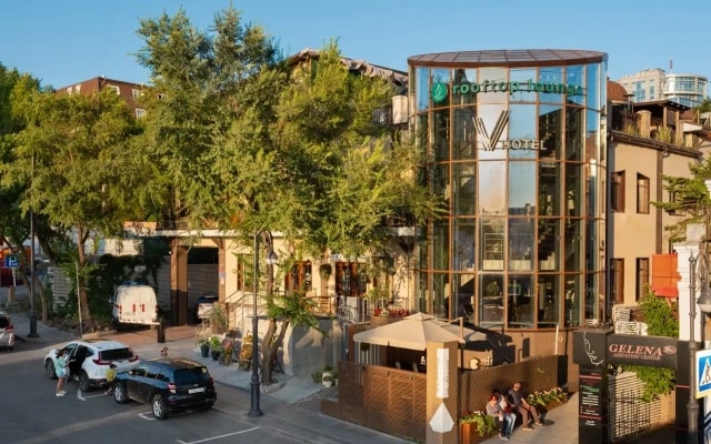 Отель V Hotel&Rooftop Lounge