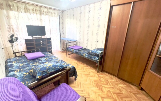 Квартира Трехкомнатная на Гидростроителей