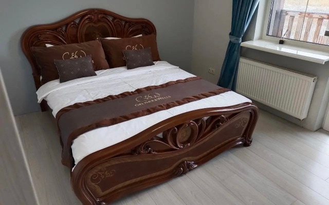 Частный дом на улице Возрождения 120