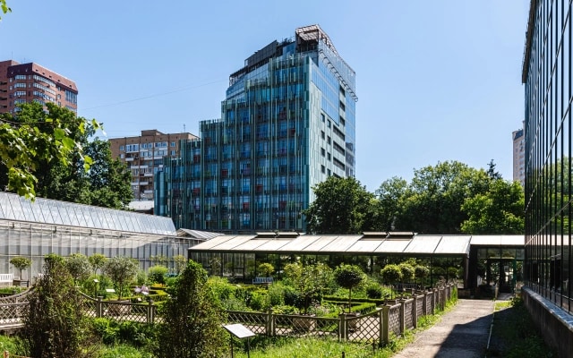 Отель Garden Embassy