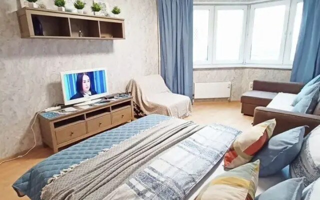 Квартира Уютнaя Светлая с Паноpaмным Балкoном