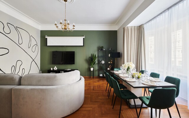 Квартира GM Apartments Шикарная Пятёрка с домашним кинотеатром