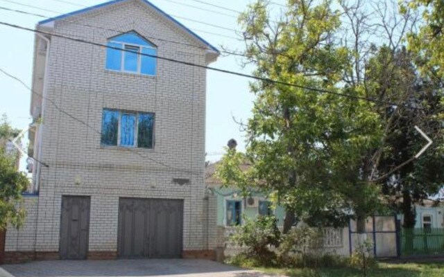 Semeyny Na Trudyaschikhsya 68A Guest House