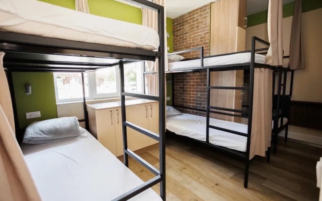 RE hostel Premium
