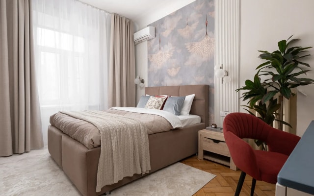 Квартира GM Apartments Четверка на Патриках в вишнёвых тонах