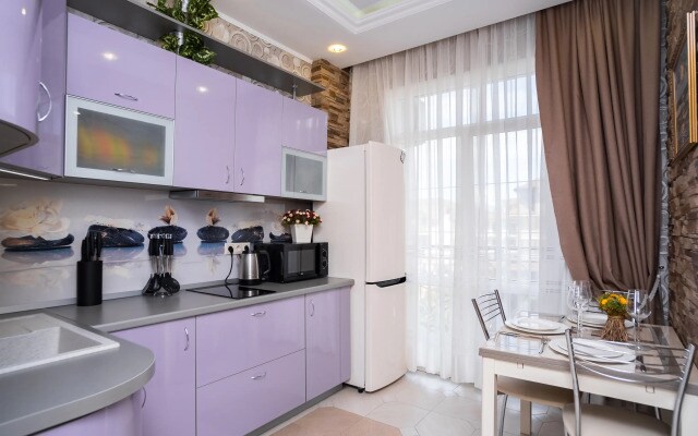 Апартаменты Red Apartments Арт Лайт Сити Апартамент Роллан