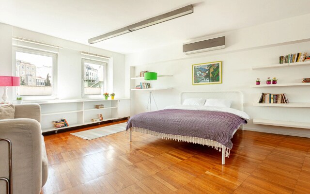 Апартаменты Spacious 3-Bedroom with Galata Tower & Bosphorus View