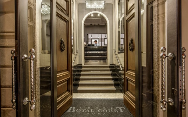 Отель Royal Court